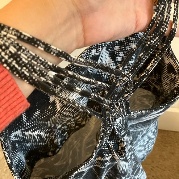 Calvin Klein floral pixelated print b&w strappy sports workout shelf bra tank S - Picture 12 of 15